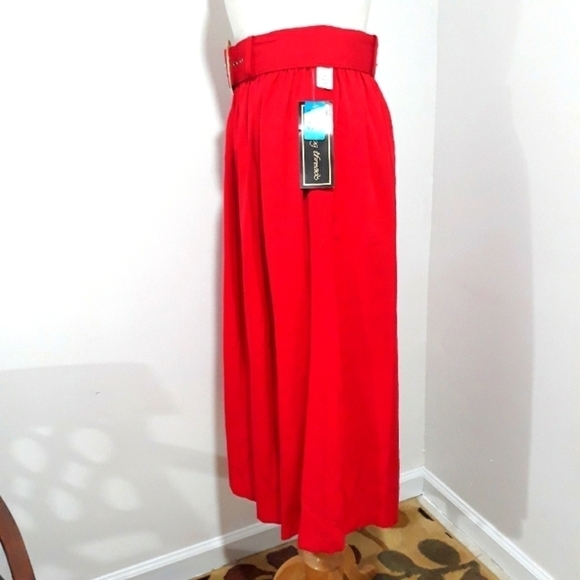 Vintage Intriguing threads red long skirt size Medium - Picture 2 of 8